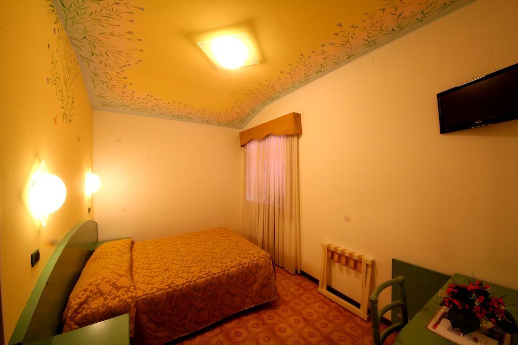 La Favorita Apricale B&B & Ristorante Стая снимка