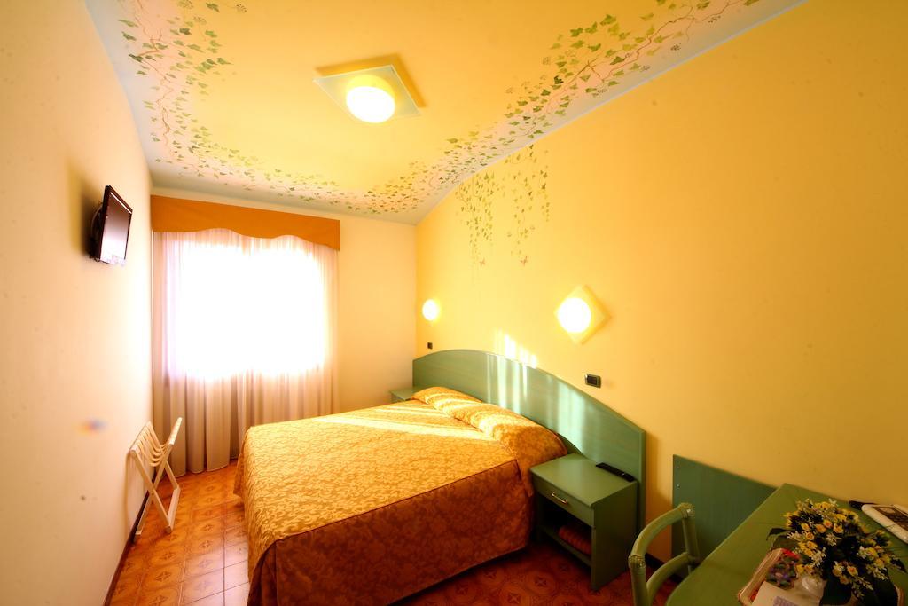 La Favorita Apricale B&B & Ristorante Стая снимка